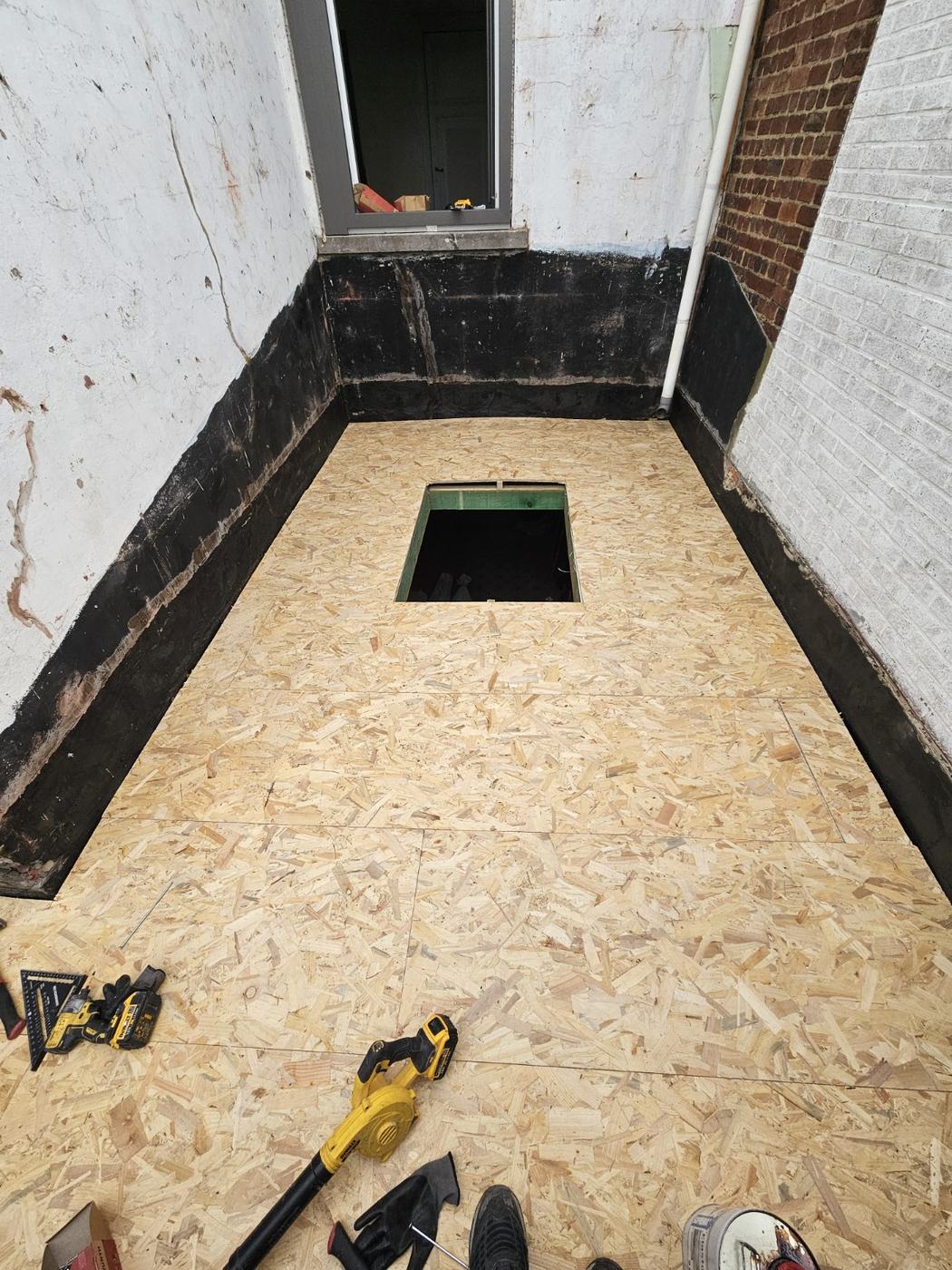 Rénovation de toiture plate EPDM avec solins isolés à Gembloux - photo 1