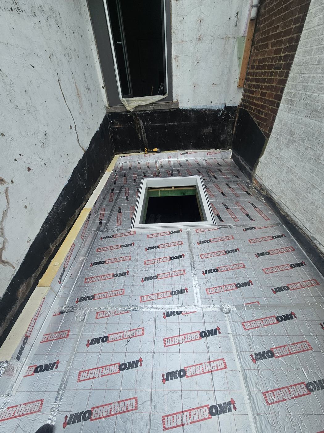 Rénovation de toiture plate EPDM avec solins isolés à Gembloux - photo 2